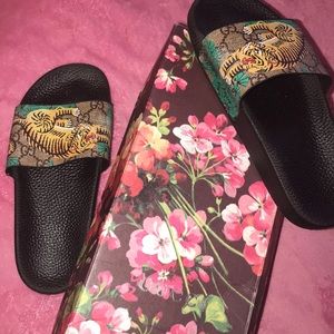 Size 6 Gucci slides